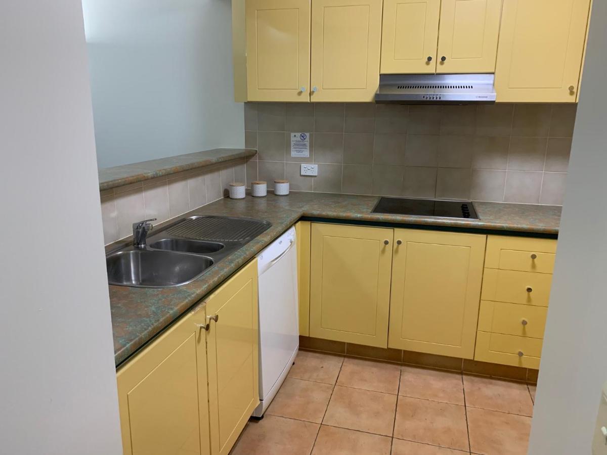 Crown Towers Apartment *